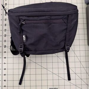 REI CO-OP trail waist back/sling bag. Black. Excellent condition